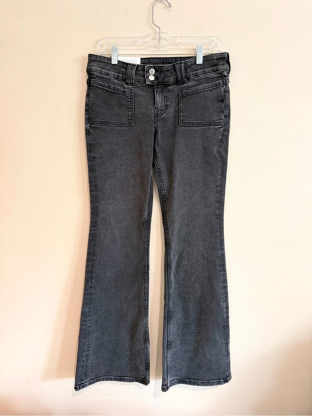 NWT H&M Flare Leg Low Rise Washed Black Grey Patch Pocket Jeans Size 6
